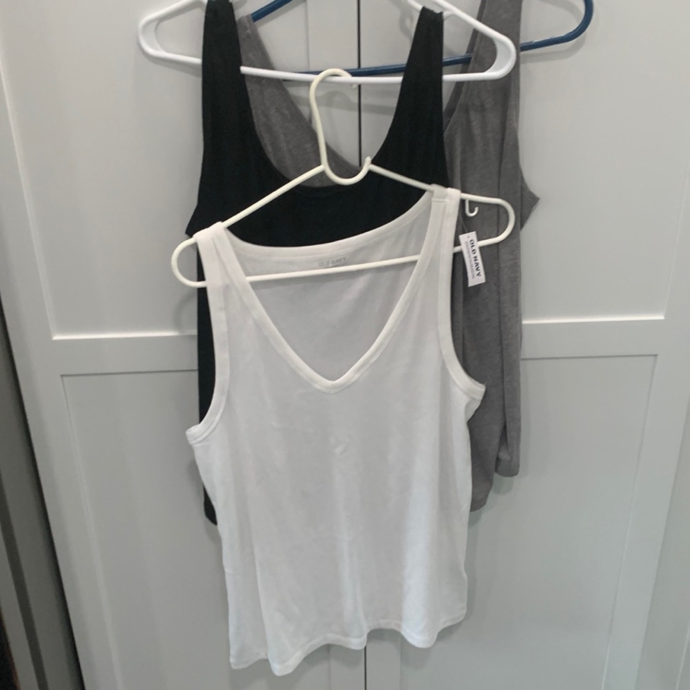 Set of 3 old navy tanks